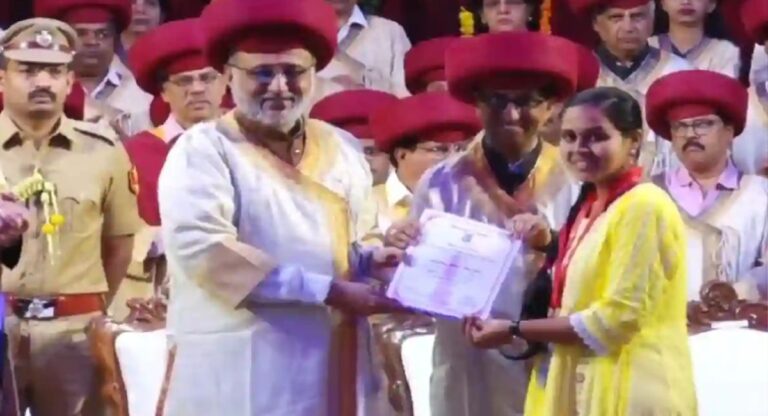 Mumbai University Convocation Ceremony: मानसी करंदीकर ‘स्वातंत्र्यवीर सावरकर स्मृति गोल्ड मेडल’ से सम्मानित