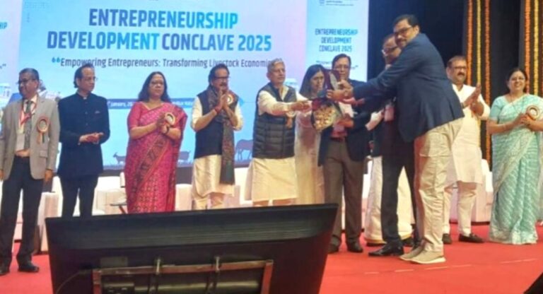 Entrepreneurs honored-Conclave: राष्ट्रीय पशुधन मिशन में यह प्रदेश बना “बेस्ट परर्फोमिंग स्टेट”