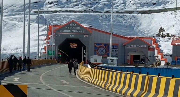 Z-Morh Tunnel: प्रधानमंत्री ने सोनमर्ग जेड-मोड़ सुरंग का किया उद्घाटन, बढ़ेगी कनेक्टिविटी