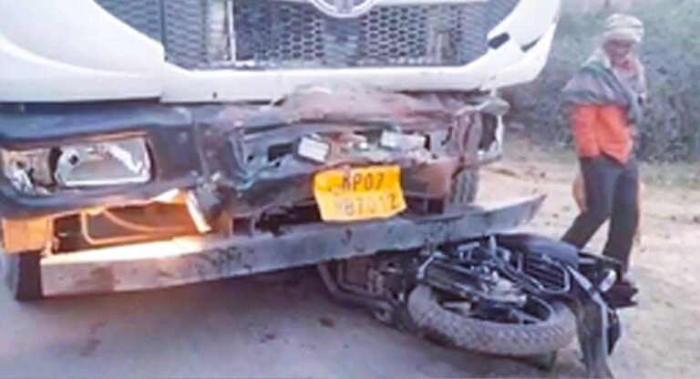 Road accident: भिंड में डंपर ने लोडिंग वाहन को टक्कर मारी, 5 की मौत