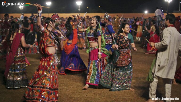 Garba Dress​: क्या है गरबा की पारंपरिक ड्रेस? यहां पढ़ें