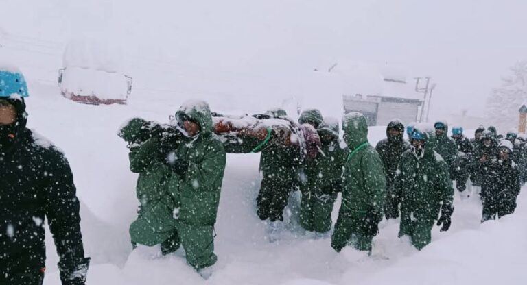 Avalanche: हिमस्खलन से चीन सीमा पर बीआरओ का कैंप ध्वस्त, 10 को बचाया गया