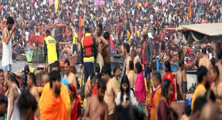 Maha Kumbh: श्रद्धालुओं का आगमन जारी, जानिये रात 08 बजे तक कितने लाख श्रद्धालुओं ने लगाई डुबकी